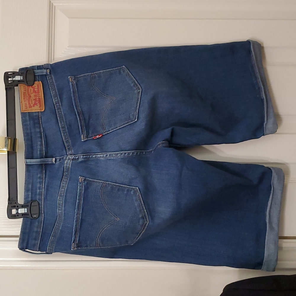 Levi Shorts size 28 - Picture 4 of 11